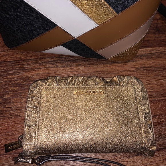 Michael Kors Purse & Wallet - Picture 8 of 12